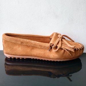 Minnetonka Women's Kilty Hardsole in Brown